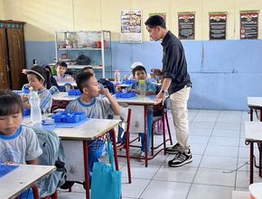 Gibran Datangi SDN 04 Tangerang, Lihat Langsung Uji Coba Program Bergizi Gratis