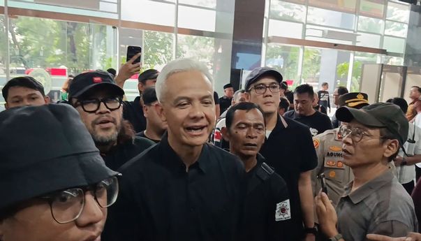 Sidang Lanjutan Hasto, Ganjar Hadir Beri Dukungan