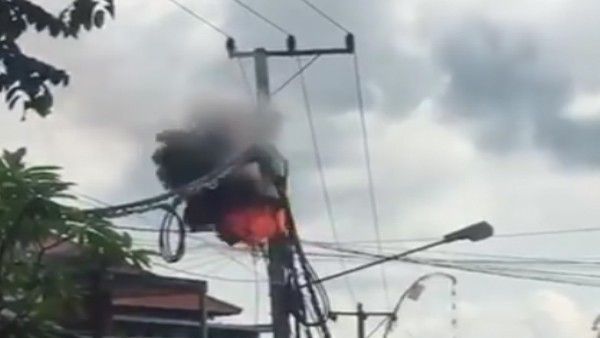Gardu Listrik PLN di Kebon Jeruk Terbakar, 8 Mobil Pemadam Dikerahkan