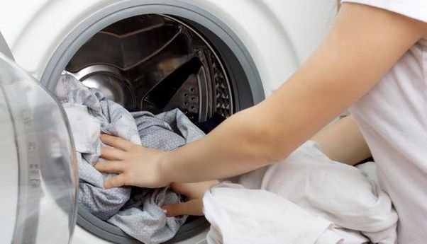 Kebiasaan Buruk Simpan Pakaian Kotor di Mesin Cuci: Segera Hentikan dan Simak Bahayanya!