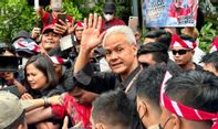 Ganjar-Mahfud Tiba di Tugu Proklamasi, Berangkat ke KPU Pakai Mobil Dinas Soekarno
