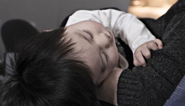 Anak Anda Sering Merengek dan Berteriak Jelang Waktu Tidur? Begini Cara Mencegahnya