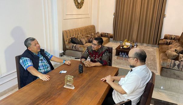 Kemarin Saling Serang Soal KPK, Kini Fahri Hamzah dan Novel Baswedan Terlihat Mesra Duduk Satu Meja