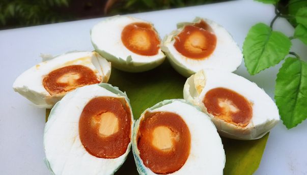 Ini dia Cara membuat telur asin yang masih tradisional namun hasil memuaskan