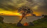 Cara Terbaik Menikmati Sunset Pantai Kesirat yang Luar Biasa