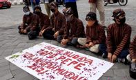 Panas! UMP DIY 2021 Dinilai Rendah, Buruh Topo Pepe di Titik Nol Kilometer Yogyakarta