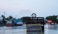 Menteri Basuki Kerahkan 22 Truk Pompa Air untuk Penanganan Banjir di Demak