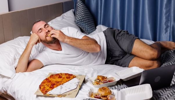 Hindari Kebiasan Tidur setelah Makan karena Berbahaya bagi Kesehatan