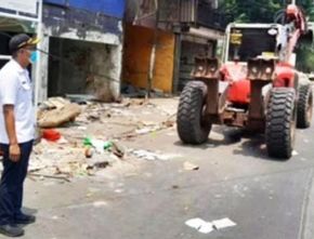 Kelurahan Pinangsia Bongkar 30 Bangunan Liar di Lahan Aset Pemda