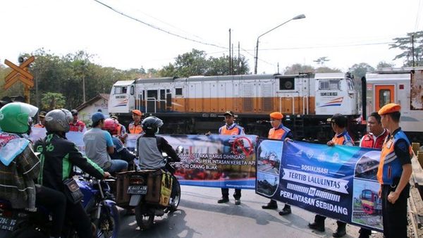 Berita Jogja: Peringatan! Langgar Aturan Perlintasan Kereta Api Denda Rp750 Ribu