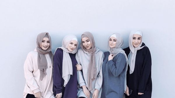 Wardrobe Hijab yang Wajib Dimiliki Hijaber Kekinian