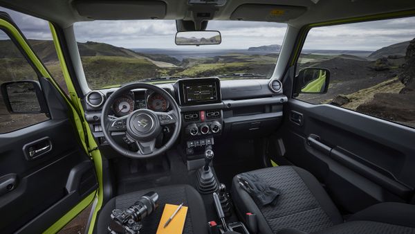 5 Kelebihan Suzuki Jimny 2019 si Mobil Jeep dan SUV Dua Pintu