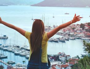 Anti Ribet! Naked Traveling, Bepergian Tanpa Banyak Barang Bawaan