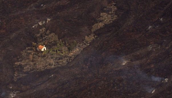 Rumah Ini Satu-satunya yang Selamat dari Terjangan Lahar Panas Gunung Cumbre Viejo