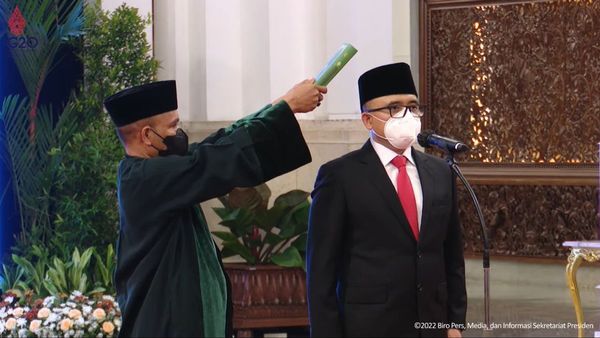 Breaking News! Presiden Jokowi Resmi Lantik Azwar Anas Jadi Menpan RB Gantikan Almarhum Tjahjo Kumolo