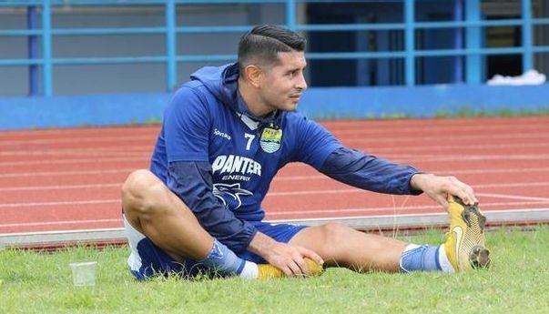 Gelandang Persib Bandung, Ezteban Vizcarra Kembali Dibekap Cedera Lutut
