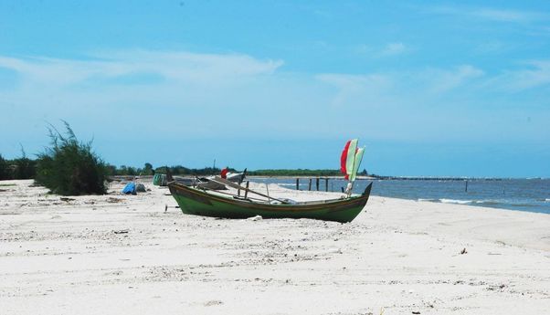 Main Air Tanpa Takut Karang di Pantai Mutiara Indah Kota Pari, Serdang Bedagai