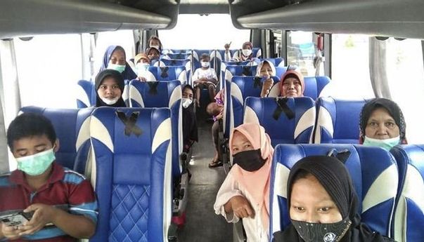 Pertamina Pulangkan Warga Terdampak Insiden Kilang Minyak Balongan
