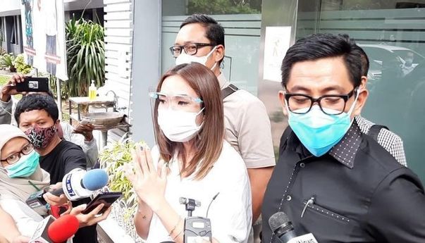 Hampir Menitikkan Air Mata, Gisella Anastasia Meminta Maaf, Sebut Nama Gading dan Wijin