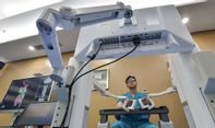Dokter di China Berhasil Lakukan Operasi Kandung Kemih dari Jarak Jauh dengan Robot 5G