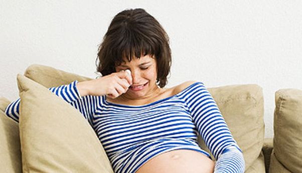 3 Bahaya Jika Ibu Hamil Sering Menangis Karena Stres, Waspada!