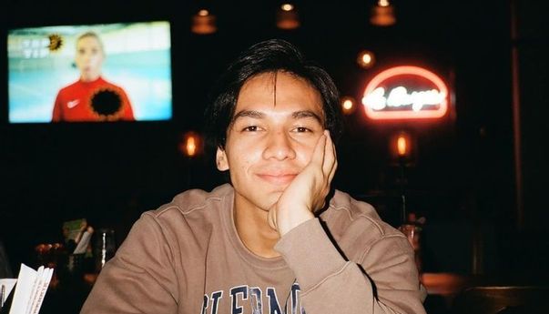 Pamer Otot Perut, Potret Seksi Jefri Nichol Bikin Warganet Hamil Online