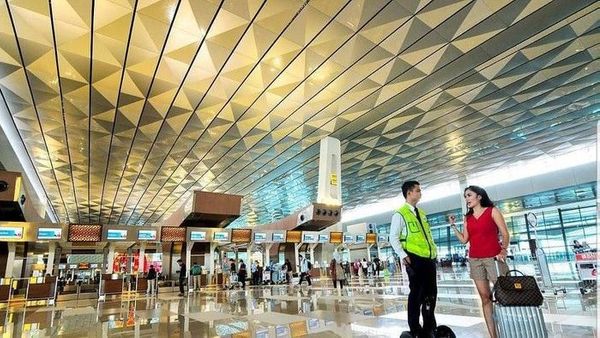 Jangan Kaget Mulai Agustus Tarif Jasa Penumpang di Bandara Soetta Bakal Naik