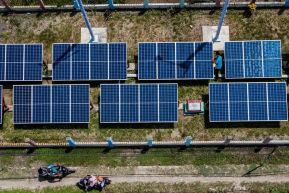 Percepat Pembangunan PLTS untuk Kurangi Ketergantungan Energi Fosil di Indonesia