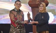 Menbud Fadli Zon Terima Anugerah Praba Nawasena Budaya 2025 dari UNS