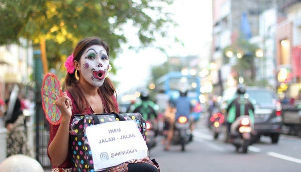 Menginspirasi! Kisah Inem Jogja yang Memilih Jadi “Orang Gila” Dibanding Dosen