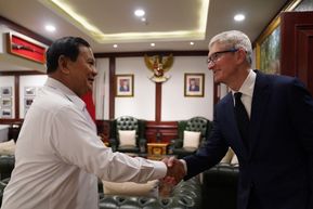 Menhan Prabowo Terima Tim Cook di Kantor Kemenhan, Bahas Investasi dan Akademi Apple