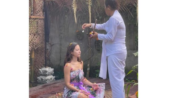 Heboh Pevita Pearce Disebut Pindah Agama ke Hindu, Beredar Lakukan Ini di Bali: “Perjalanan yang Indah”