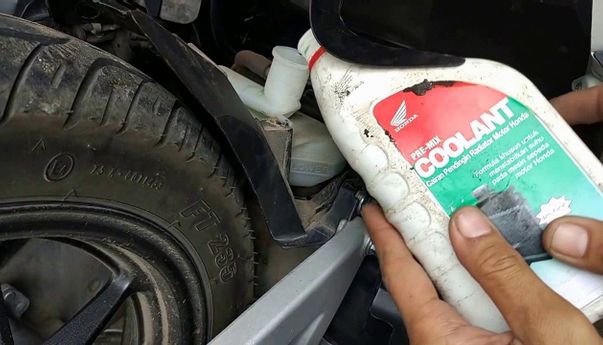 Kapan Harus Mengganti Air Radiator Vario?
