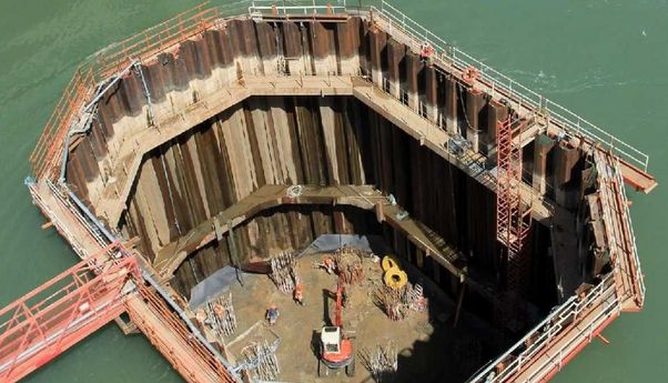 Bagaimana Cara Membangun Tiang Jembatan di Tengah Perairan?