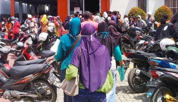 Berita Seputar Jateng: Pelaku UMKM di Blora Desak-desakan Urus izin Usaha Demi Dapatkan Bantuan Rp 2,4 Juta