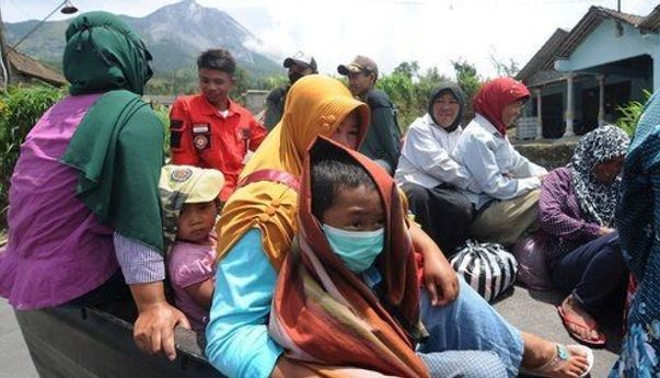 Aktivitas Gunung Merapi Masih Berbahaya, Ratusan Pengungsi yang Bosan Nekat Pulang ke Rumah