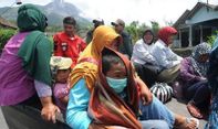 Aktivitas Gunung Merapi Masih Berbahaya, Ratusan Pengungsi yang Bosan Nekat Pulang ke Rumah