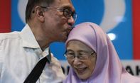 Liku-liku Perjalanan PM Malaysia Anwar Ibrahim dan Kesetiaan Wan Azizah