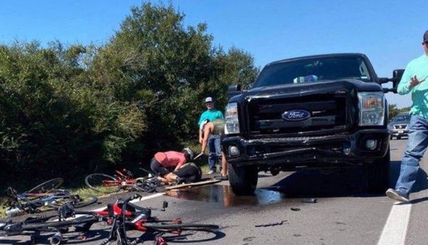 Iseng Bawa Pick-Up, Remaja Ini Malah Tabrak dan Lindas Rombongan Sepeda