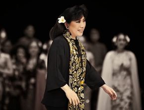 Bantu Tenaga Medis Indonesia, Desainer Kondang Anne Avantie Produksi Pakaian APD Gratis