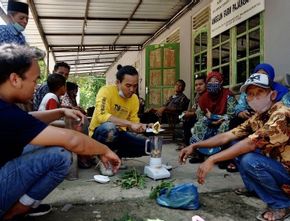 TRB Creative, Milenial Jogja yang Ajari Petani Ciptakan Kompos Sehari Jadi