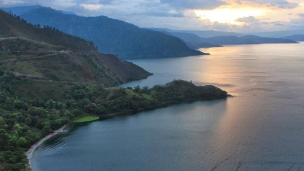 Indahnya Panorama Danau Toba dari Bukit Pahoda di Lumban Silintong, Toba Samosir