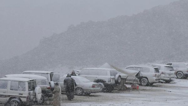 Sejak Tahun Baru Salju Menyelimuti Pegunungan di Arab Saudi