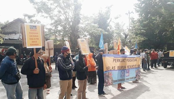 Berita Jogja: Buruh Produk Olahan Ayam Demo karena Dipecat Sepihak