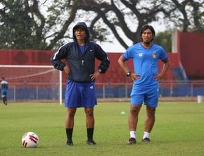 Striker Legendaris Timnas Indonesia Budi Sudarsono Resmi Jadi Pelatih Persik Kediri