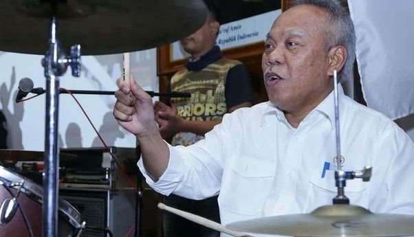 Viral! Band Kotak Gandeng Menteri Basuki Hadimuljono Jadi Drummer, Netizen: Gokil