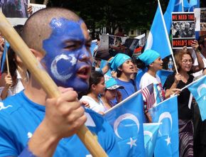 Ratusan Muslim Uighur di Turki Serukan Boikot: Olimpiade Ini Bukan di Atas Salju, Tapi di Atas Darah