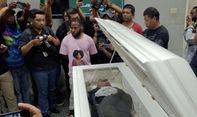 Jenazah Lukas Enembe Telah Tiba di Jayapura, Pemakaman Dilaksanakan Nanti Sore