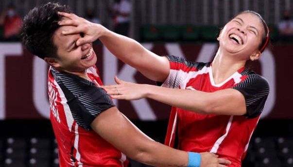 Kalahkan Duet Maut China, Pasangan Greysia Polii dan Apriani Rahayu Berhasil Sabet Emas