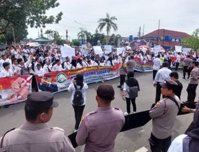 Ribuan Honorer Unjuk Rasa di Kantor Gubernur Bengkulu, Tuntut Pengangkatan Jadi PPPK